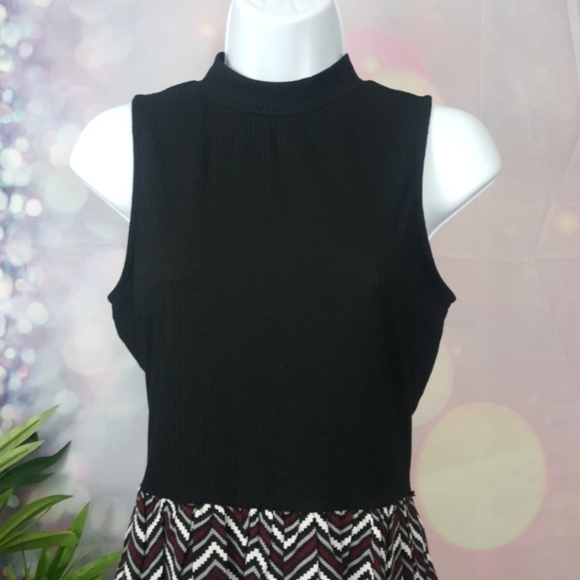 Candies black high neck sleeveless Chevron top - Picture 3 of 9